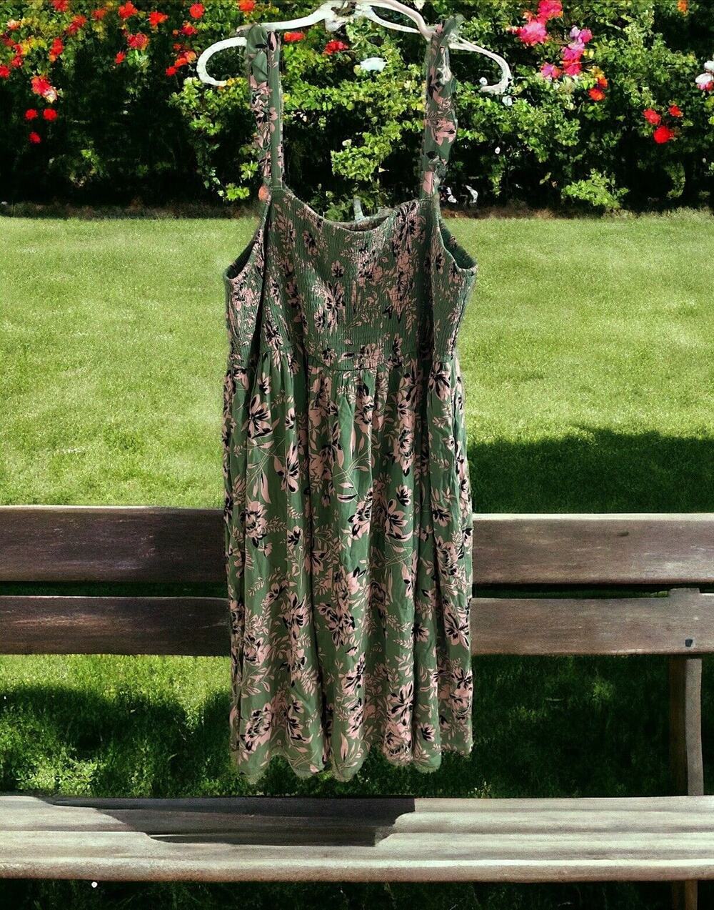 NWT Torrid 4X 26 Dress Smocked Top Floral A-Line Flowy Green Sleeveless Sundress